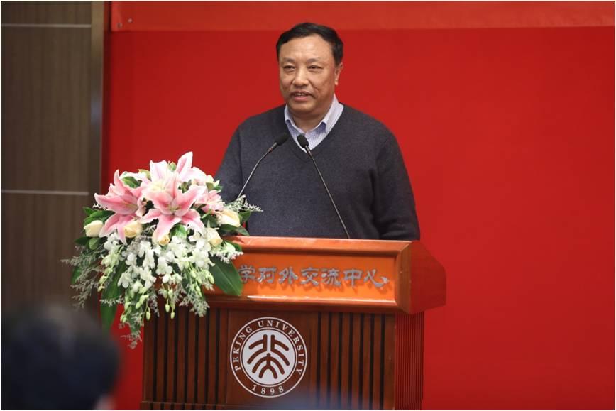 中国地质科美女性爱视频
地质研究所所长候增谦院士发言.jpg 中国地质科美女性爱视频
地质研究所所长候增谦院士发言.jpg